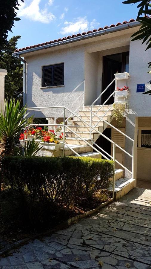 Apartments Mirjana Novi Vinodolski Exterior foto